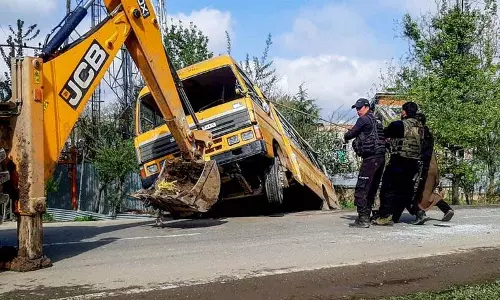 Kupwara में कॉलेज बस पलटने से 2 छात्रों की मौत, 21 घायल