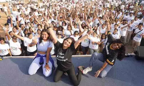 ऑटिज़्म जागरूकता और समावेश को बढ़ावा देने के लिए ‘Walk a Wave 2.0’ में 3,000 से अधिक लोग शामिल ऑटिज़्म जागरूकता और समावेश को बढ़ावा देने के लिए ‘Walk a Wave 2.0’ में 3,000 से अधिक लोग शामिल