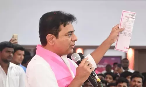 Hyderabad: रामाराव का रेवंत रेड्डी पर तीखा हमला, कहा- तेलंगाना ने धोखेबाज नेता पर भरोसा किया Hyderabad: रामाराव का रेवंत रेड्डी पर तीखा हमला, कहा- तेलंगाना ने धोखेबाज नेता पर भरोसा किया