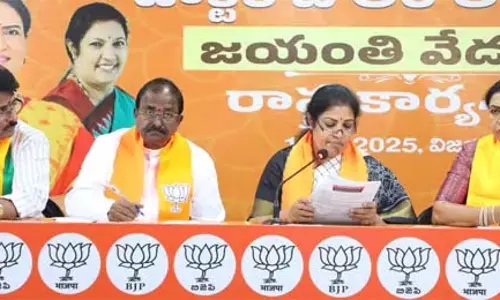 कांग्रेस अंबेडकर के आदर्शों के लिए खतरा है : DK Aruna कांग्रेस अंबेडकर के आदर्शों के लिए खतरा है : DK Aruna