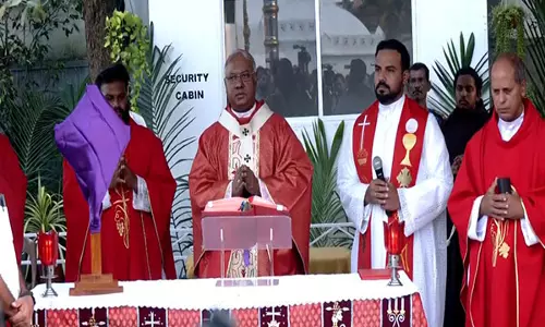 आर्चबिशप थॉमस नेट्टो ने Thiruvananthapuram में पाम संडे की प्रार्थना का किया नेतृत्व
