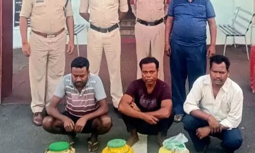सुशासन तिहार में शिकायत मिली शराब बेचने की, 3 लोग तत्काल गिरफ्तार