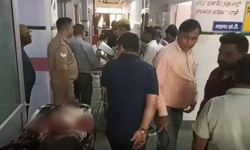 दो बसों की आमने-सामने की टक्कर, 12 से ज्यादा लोग घायल, देखें मंजर