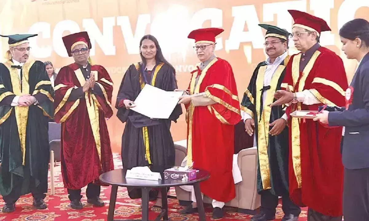 Governor ने अशोका स्कूल ऑफ बिजनेस के दीक्षांत समारोह को सुशोभित किया