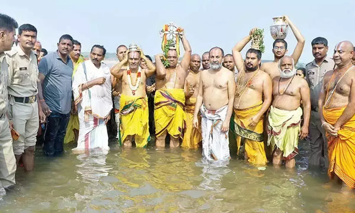 Telangana: चक्रस्नानम के साथ भद्राद्रि ब्रह्मोत्सव का समापन