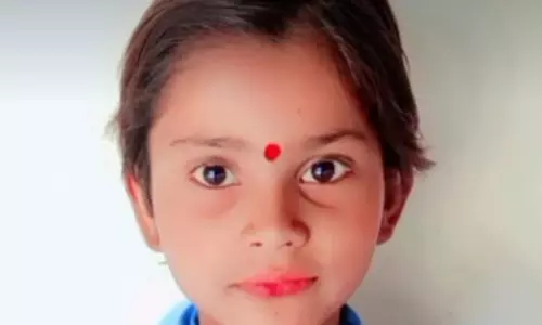 बेड में सो रही 8 साल की बच्ची गायब, परिजनों को अपहरण की आशंका बेड में सो रही 8 साल की बच्ची गायब, परिजनों को अपहरण की आशंका