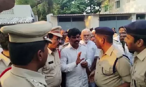 उचित प्रोटोकॉल के बिना एस्कॉर्ट करने पर Police के खिलाफ कार्रवाई की गई