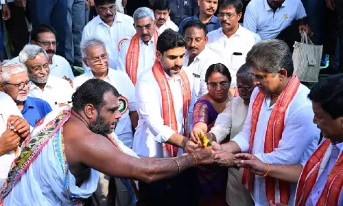 Nara Lokesh ने मंगलागिरी में 100 बिस्तरों वाले सरकारी अस्पताल की नींव रखी