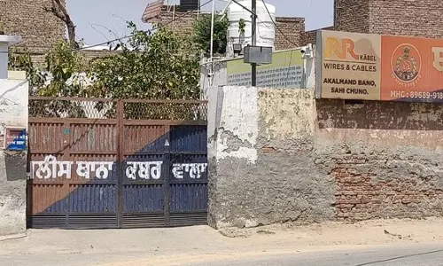 3 आरोपियों के हिरासत से भागने के बाद 3 पुलिसकर्मी, 3 होमगार्ड जवान निलंबित 3 आरोपियों के हिरासत से भागने के बाद 3 पुलिसकर्मी, 3 होमगार्ड जवान निलंबित
