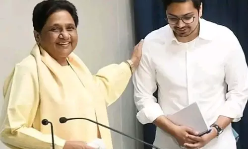 मायावती से आकाश आनंद ने मांगी माफी, बोले- बहनजी ही हैं मेरे राजनीतिक गुरु मायावती से आकाश आनंद ने मांगी माफी, बोले- बहनजी ही हैं मेरे राजनीतिक गुरु
