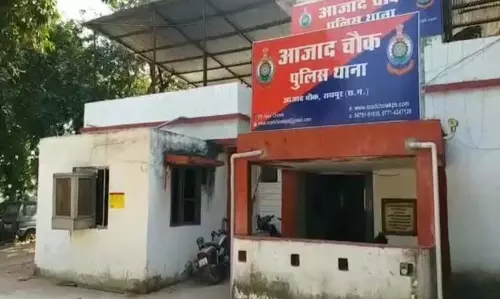 आज़ाद चौक थाने के पास युवक पर चाकू से हमला, एक आरोपी गिरफ्तार