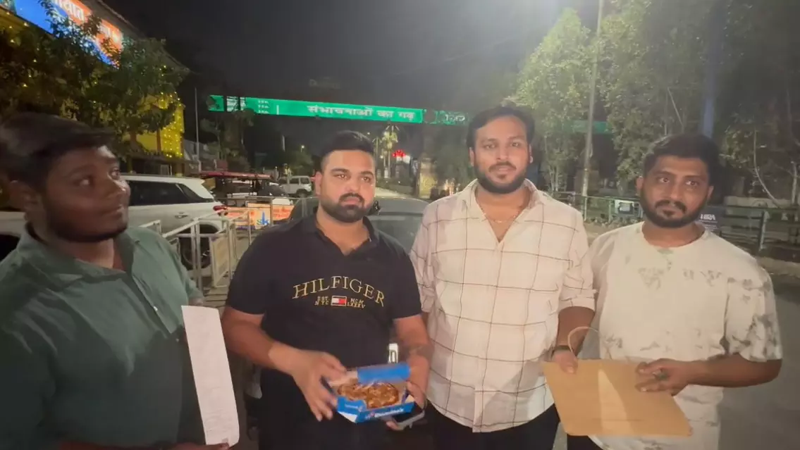 डोमिनो’स की बड़ी लापरवाही, रायपुर में शाकाहारी ग्राहक को परोसा गया नॉनवेज पिज़्ज़ा डोमिनो’स की बड़ी लापरवाही, रायपुर में शाकाहारी ग्राहक को परोसा गया नॉनवेज पिज़्ज़ा