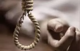 MP News: मिशनरी हॉस्टल में नाबालिग का शव फंदे से लटका मिलने से मचा हड़कंप MP News: मिशनरी हॉस्टल में नाबालिग का शव फंदे से लटका मिलने से मचा हड़कंप
