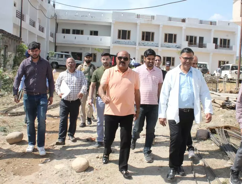 उपमुख्यमंत्री चौधरी ने अखनूर में विकास कार्यों का निरीक्षण किया उपमुख्यमंत्री चौधरी ने अखनूर में विकास कार्यों का निरीक्षण किया