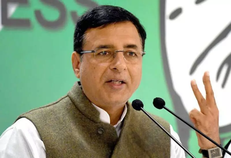 सुरजेवाला ने संविधान पर हमलों के खिलाफ निर्णायक लड़ाई का आह्वान किया सुरजेवाला ने संविधान पर हमलों के खिलाफ निर्णायक लड़ाई का आह्वान किया
