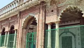 Moradabad: सैकड़ों साल पुरानी दरगाह की जमीन को लेकर जांच शुरू Moradabad: सैकड़ों साल पुरानी दरगाह की जमीन को लेकर जांच शुरू