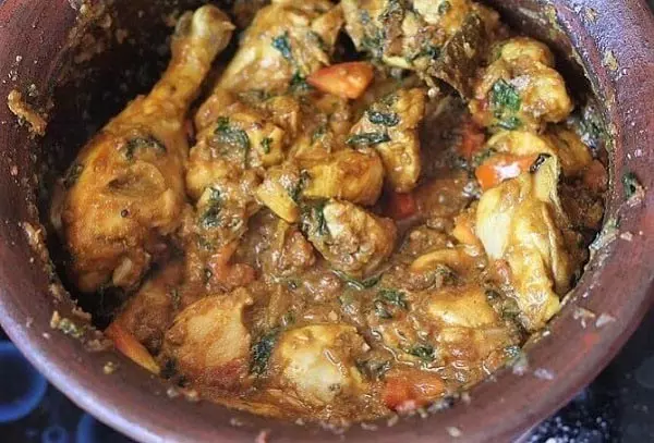 Recipe: घर पर बनाएं टेस्टी हांडी चिकन Recipe: घर पर बनाएं टेस्टी हांडी चिकन