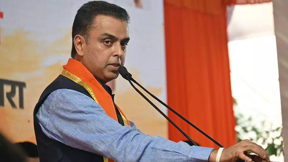 कोलाबा जेट्टी के खिलाफ बढ़ते विरोध में मिलिंद देवड़ा भी शामिल; 229 करोड़ की परियोजना ठप कोलाबा जेट्टी के खिलाफ बढ़ते विरोध में मिलिंद देवड़ा भी शामिल; 229 करोड़ की परियोजना ठप