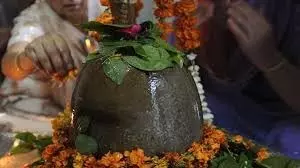 Somwar Puja: सोमवार को क्यों की जाती है भोलेनाथ की पूजा Somwar Puja: सोमवार को क्यों की जाती है भोलेनाथ की पूजा