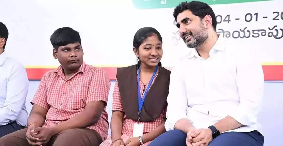 Andhra: इंटर टॉपर राज्यलक्ष्मी को सम्मानित किया गया Andhra: इंटर टॉपर राज्यलक्ष्मी को सम्मानित किया गया