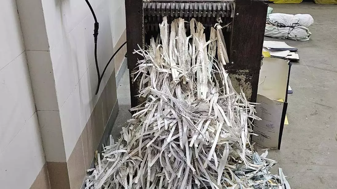 Mumbai: नगर निगम ने 100 दिवसीय कार्ययोजना के तहत 50,000 से अधिक अप्रचलित फाइलें नष्ट कीं Mumbai: नगर निगम ने 100 दिवसीय कार्ययोजना के तहत 50,000 से अधिक अप्रचलित फाइलें नष्ट कीं