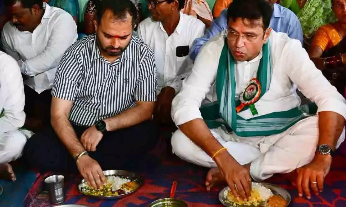Sridhar Babu ने बढ़िया चावल की छूट के दुरुपयोग के खिलाफ चेतावनी दी Sridhar Babu ने बढ़िया चावल की छूट के दुरुपयोग के खिलाफ चेतावनी दी