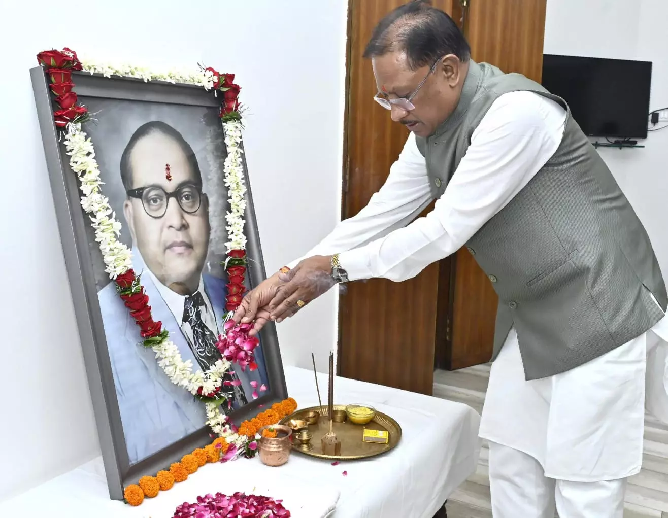 बाबा साहेब का जीवन हम सभी के लिए प्रेरणादायक : CM विष्णुदेव साय बाबा साहेब का जीवन हम सभी के लिए प्रेरणादायक : CM विष्णुदेव साय