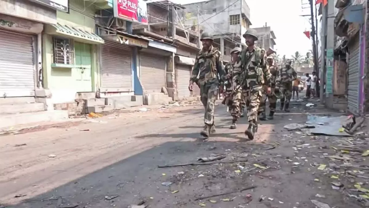Murshidabad में हालात काबू में, हिंसाग्रस्त इलाकों में शांति Murshidabad में हालात काबू में, हिंसाग्रस्त इलाकों में शांति