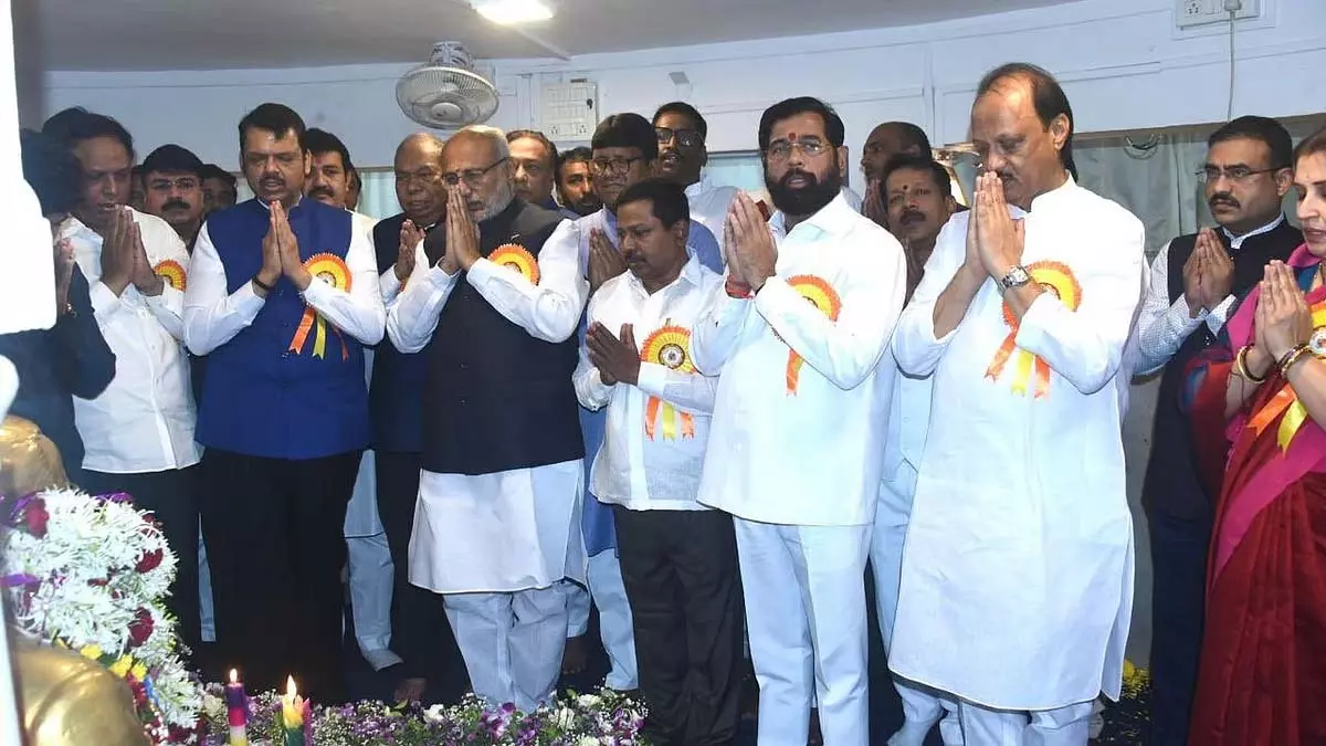 Maharashtra: राज्यपाल, मुख्यमंत्री सहित अन्य लोगों ने अम्बेडकर जयंती पर श्रद्धांजलि दी Maharashtra: राज्यपाल, मुख्यमंत्री सहित अन्य लोगों ने अम्बेडकर जयंती पर श्रद्धांजलि दी