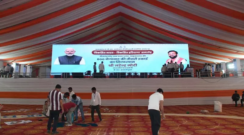 Yamunanagar में प्रधानमंत्री मोदी की रैली के लिए मंच तैयार Yamunanagar में प्रधानमंत्री मोदी की रैली के लिए मंच तैयार