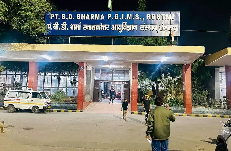 Haryana सरकार ने प्रधानमंत्री के दौरे के लिए पीजीआईएमएस के डॉक्टरों को भिवानी भेजने पर रोक लगाई Haryana सरकार ने प्रधानमंत्री के दौरे के लिए पीजीआईएमएस के डॉक्टरों को भिवानी भेजने पर रोक लगाई