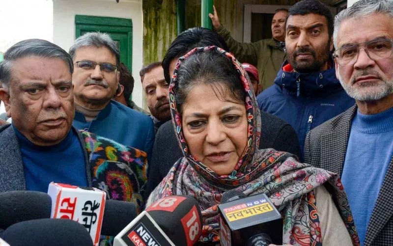 Mehbooba Mufti ने निजी हज कोटे में कटौती पर विदेश मंत्रालय से हस्तक्षेप की मांग की Mehbooba Mufti ने निजी हज कोटे में कटौती पर विदेश मंत्रालय से हस्तक्षेप की मांग की