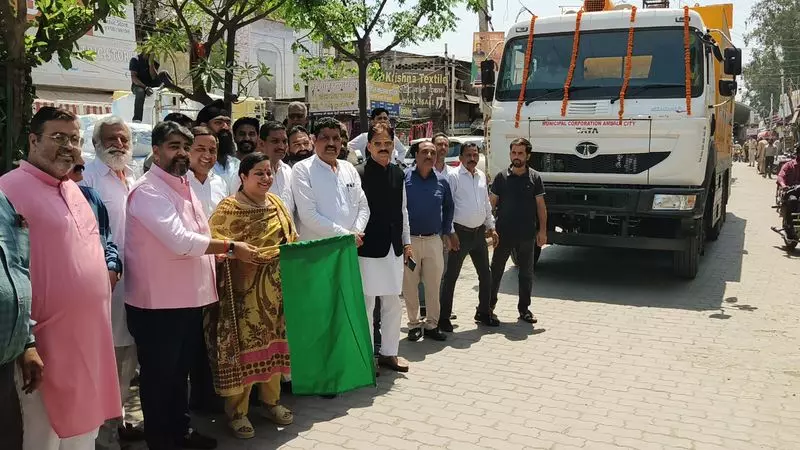 Haryana : पूर्व विधायक ने अंबाला शहर में जेटिंग मशीन को हरी झंडी दिखाकर किया रवाना Haryana : पूर्व विधायक ने अंबाला शहर में जेटिंग मशीन को हरी झंडी दिखाकर किया रवाना