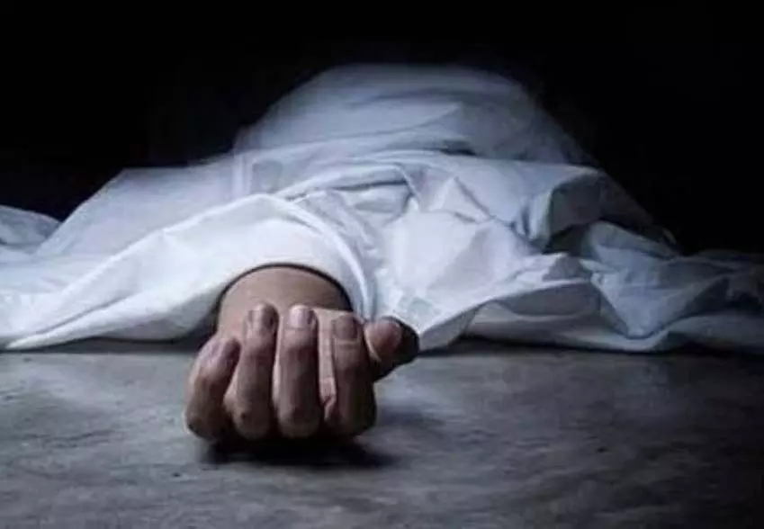 जबलपुर में नाले के पास मृत मिला व्यक्ति; पोस्टमॉर्टम में मारपीट और गला घोंटने की बात सामने आई जबलपुर में नाले के पास मृत मिला व्यक्ति; पोस्टमॉर्टम में मारपीट और गला घोंटने की बात सामने आई