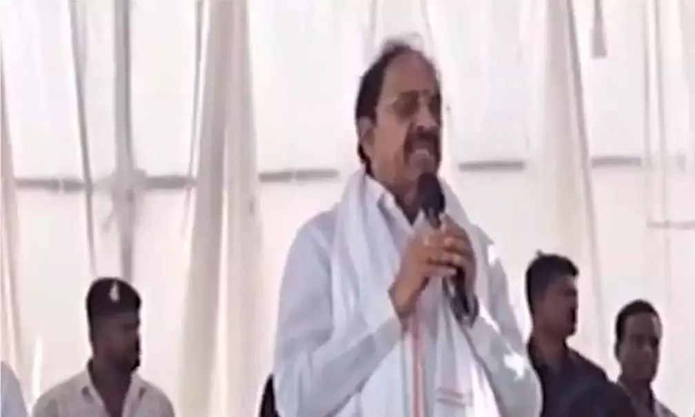 गोदामों पर सौर ऊर्जा से चलने वाले रूफ-टॉप पैनल: Tummala गोदामों पर सौर ऊर्जा से चलने वाले रूफ-टॉप पैनल: Tummala