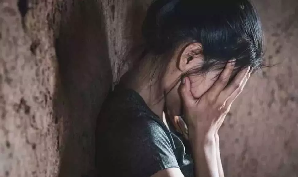बेटी ने अफेयर का किया पर्दाफाश, मां ने ऐसे लिया बदला बेटी ने अफेयर का किया पर्दाफाश, मां ने ऐसे लिया बदला