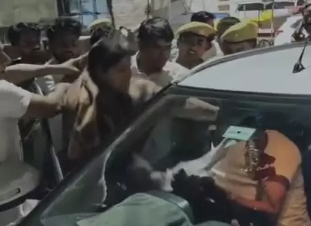 Rajasthan अंबेडकर प्रतिमा विवाद में कांग्रेस विधायक ने भाजपा नेता पर हमला किया Rajasthan अंबेडकर प्रतिमा विवाद में कांग्रेस विधायक ने भाजपा नेता पर हमला किया