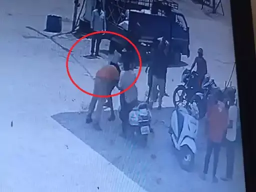 पेट्रोल डलवाने के बाद गुंडागर्दी, कर्मचारी गंभीर रूप से घायल पेट्रोल डलवाने के बाद गुंडागर्दी, कर्मचारी गंभीर रूप से घायल