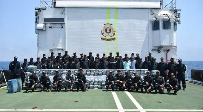 अरब सागर में मादक पदार्थ तस्करी नाकाम, 1,800 करोड़ की खेप पकड़ी: गुजरात एटीएस, तटरक्षक बल अरब सागर में मादक पदार्थ तस्करी नाकाम, 1,800 करोड़ की खेप पकड़ी: गुजरात एटीएस, तटरक्षक बल