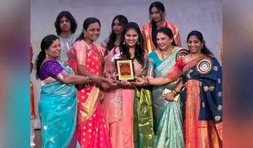 शास्त्रीय गायिका Malavika Anand ने न्यू जर्सी के ब्रिजवाटर मंदिर में प्रस्तुति दी शास्त्रीय गायिका Malavika Anand ने न्यू जर्सी के ब्रिजवाटर मंदिर में प्रस्तुति दी