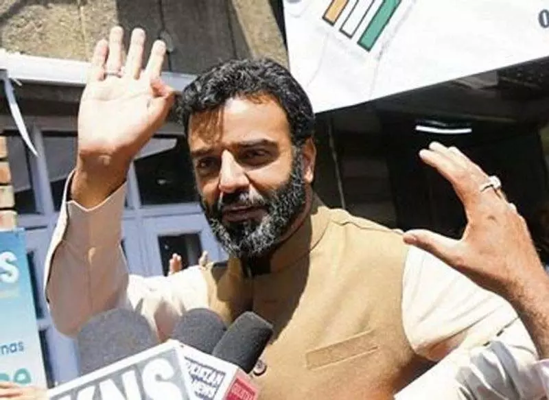 NC सांसद रूहुल्लाह पर राजस्व रिकॉर्ड से छेड़छाड़ का आरोप NC सांसद रूहुल्लाह पर राजस्व रिकॉर्ड से छेड़छाड़ का आरोप