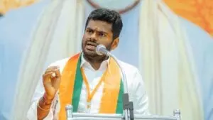 Tamil Nadu: अन्नामलाई ने नंगे पांव विरोध प्रदर्शन खत्म किया, फिर से जूते पहने Tamil Nadu: अन्नामलाई ने नंगे पांव विरोध प्रदर्शन खत्म किया, फिर से जूते पहने