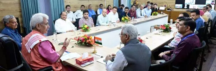 LG ने GMC के प्रमुखों के साथ बातचीत की LG ने GMC के प्रमुखों के साथ बातचीत की