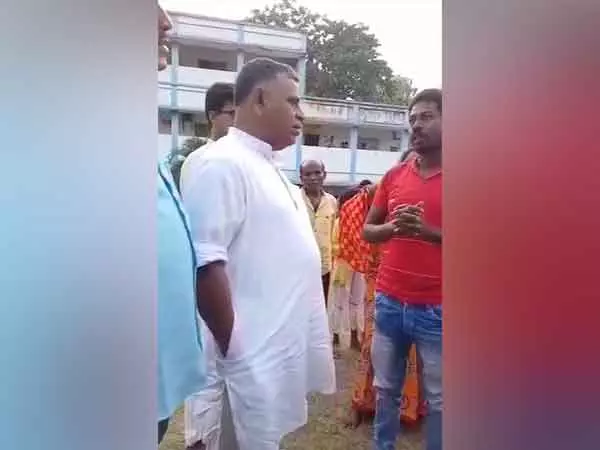 विहिप प्रतिनिधिमंडल ने मालदा में आश्रय गृह में रह रहे मुर्शिदाबाद हिंसा प्रभावितों से की मुलाकात विहिप प्रतिनिधिमंडल ने मालदा में आश्रय गृह में रह रहे मुर्शिदाबाद हिंसा प्रभावितों से की मुलाकात