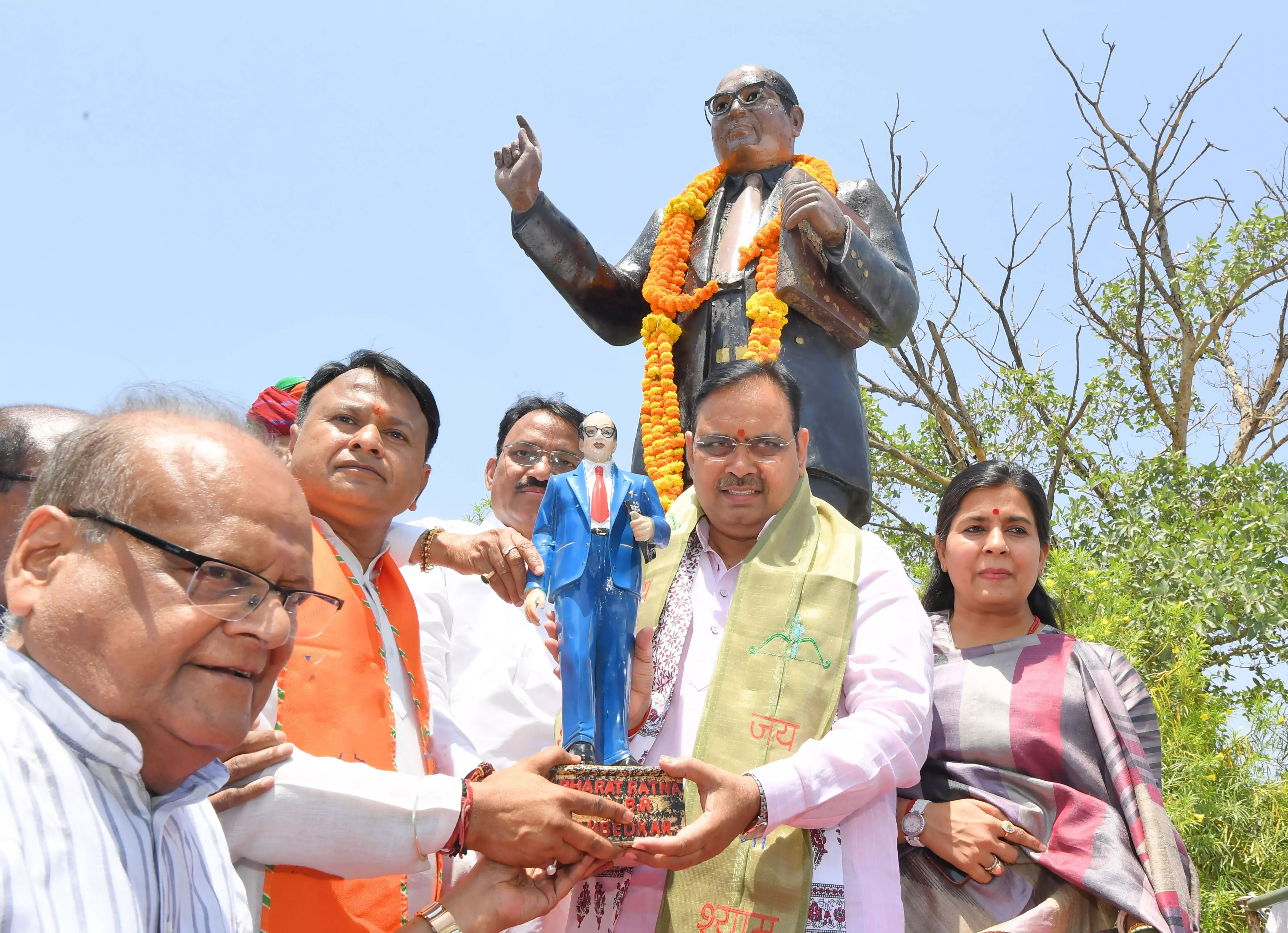 Jaipur: मुख्यमंत्री भजनलाल शर्मा ने डॉ. भीमराव अम्बेडकर की प्रतिमा पर किया माल्यार्पण Jaipur: मुख्यमंत्री भजनलाल शर्मा ने डॉ. भीमराव अम्बेडकर की प्रतिमा पर किया माल्यार्पण