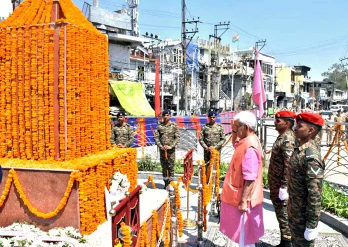 जम्मू-कश्मीर में शांति भंग करने के लिए दुश्मन आतंकवादियों को भेज रहा: LG जम्मू-कश्मीर में शांति भंग करने के लिए दुश्मन आतंकवादियों को भेज रहा: LG