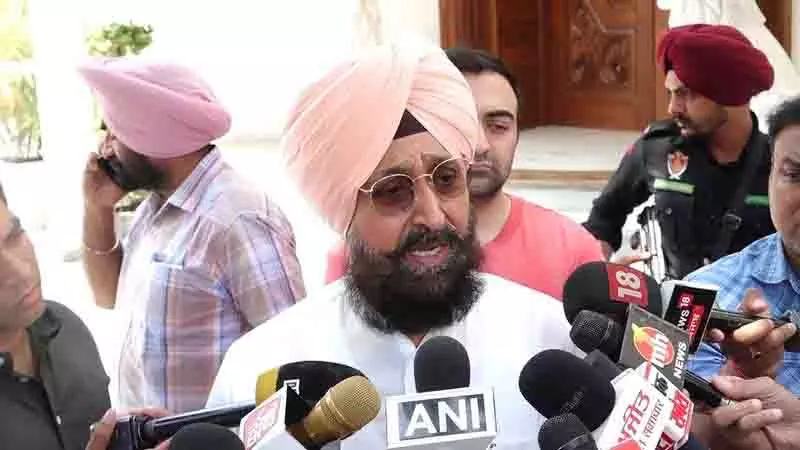 Punjab में 50 बमों की तस्करी, प्रताप बाजवा पर मामला दर्ज, विवाद शुरू Punjab में 50 बमों की तस्करी, प्रताप बाजवा पर मामला दर्ज, विवाद शुरू