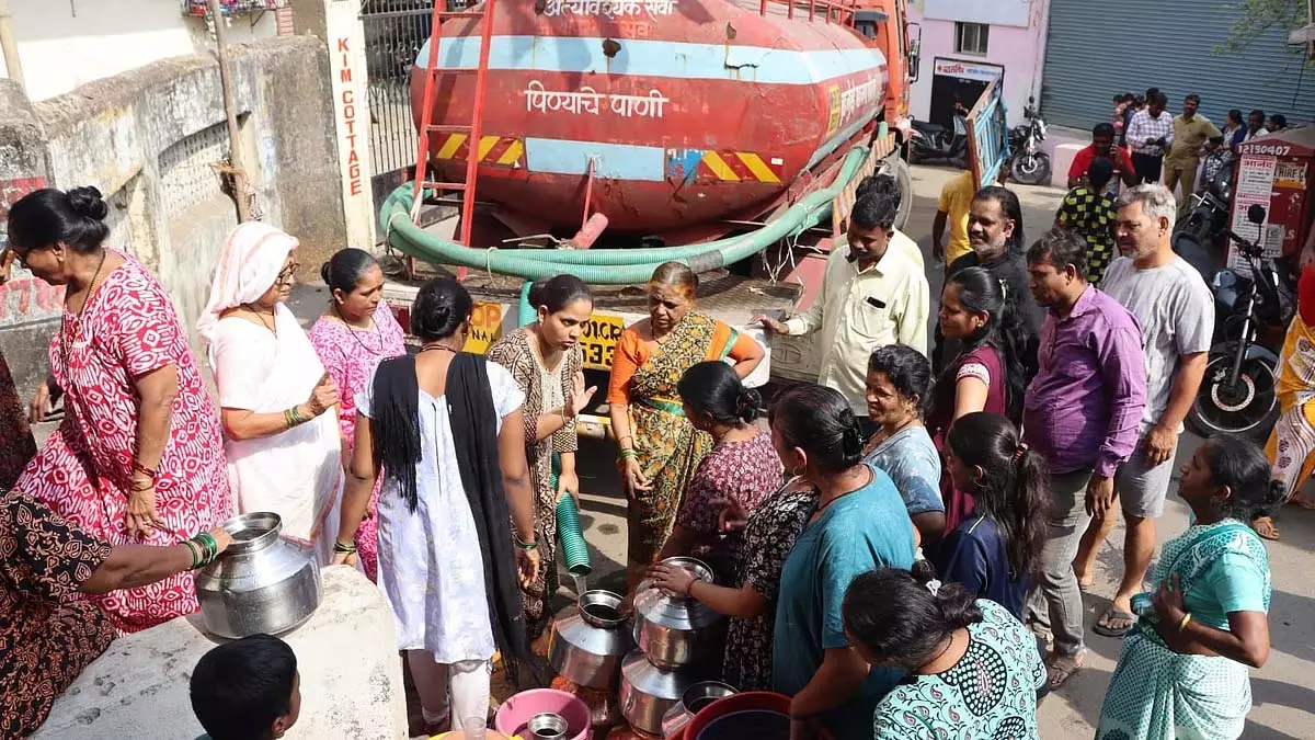 मुंबई वाटर टैंकर एसोसिएशन ने BMC प्रमुख भूषण गगरानी से मुलाकात के बाद हड़ताल वापस ले ली मुंबई वाटर टैंकर एसोसिएशन ने BMC प्रमुख भूषण गगरानी से मुलाकात के बाद हड़ताल वापस ले ली