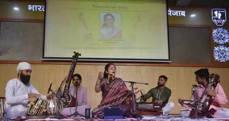 Ludhiana: संगीतमय शाम ने निवासियों को मंत्रमुग्ध कर दिया Ludhiana: संगीतमय शाम ने निवासियों को मंत्रमुग्ध कर दिया