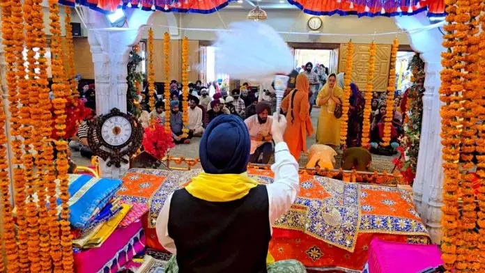Kashmir में बैसाखी का त्यौहार उत्साह के साथ मनाया गया Kashmir में बैसाखी का त्यौहार उत्साह के साथ मनाया गया